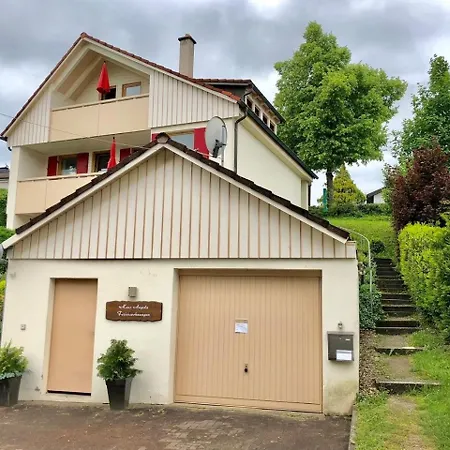 Idyllisch Wohnen Mit Balkon & Perfekter Anbindung Lägenhet