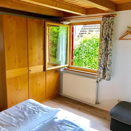 Idyllisch Wohnen Mit Balkon & Perfekter Anbindung Lägenhet