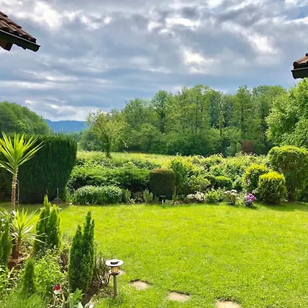 Lägenhet Idyllisch Wohnen Mit Balkon & Perfekter Anbindung